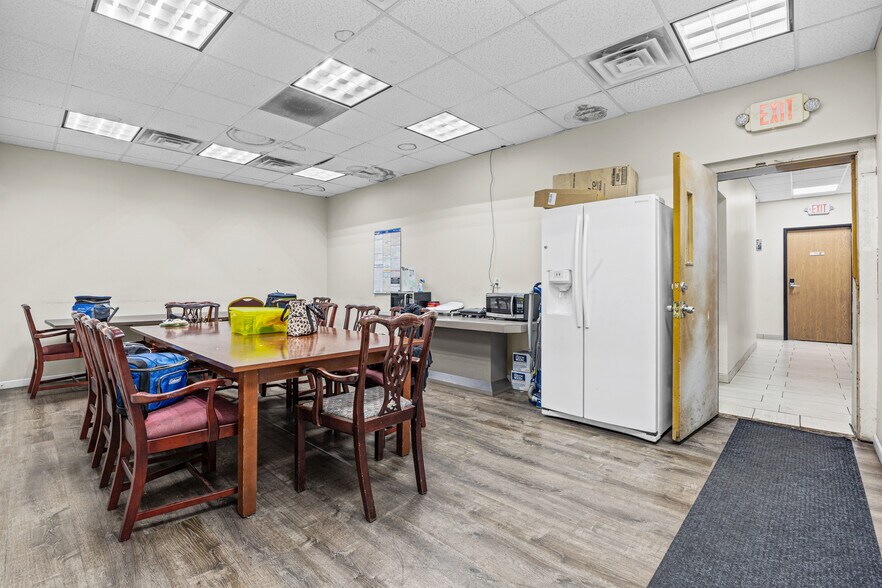 More Photos Of 26051 Michigan Ave, Inkster Warehouse For Sale