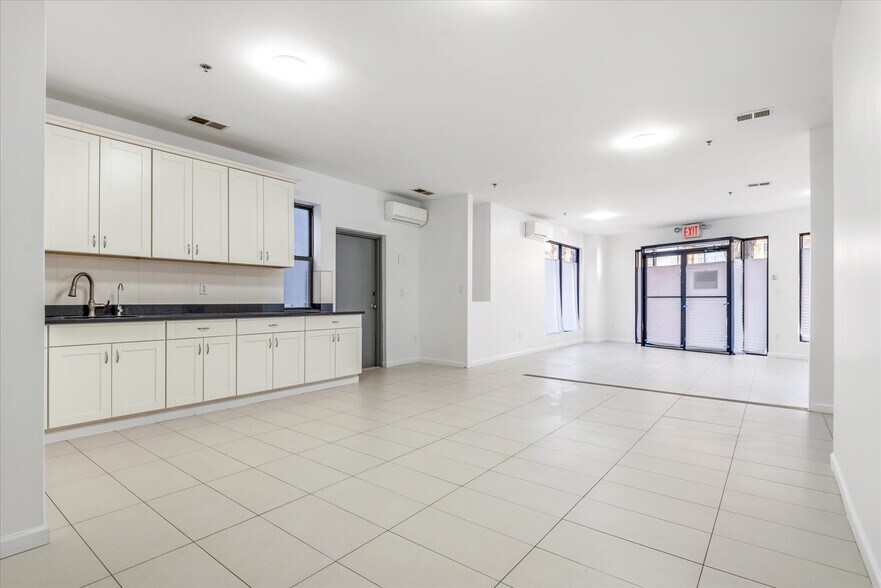 More Photos Of 188 Woodpoint Rd, Brooklyn Apartments For Sale