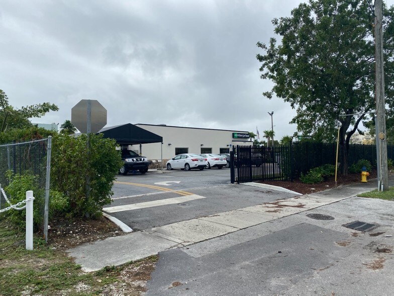 More Photos Of 14975 W Dixie Hwy, North Miami Storefront Retail Office For Sale