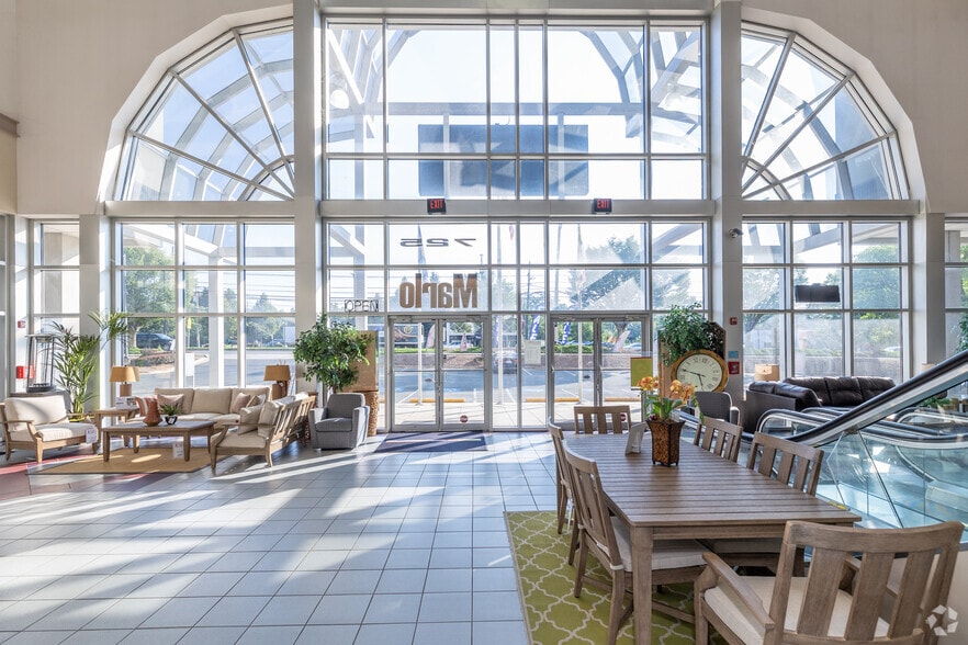 More Photos Of 725 Rockville Pike, Rockville Showroom For Lease