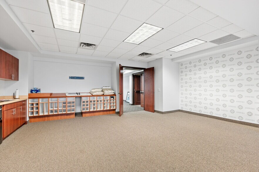 More Photos Of 2905 Lexington Ave S, Eagan Flex For Sale