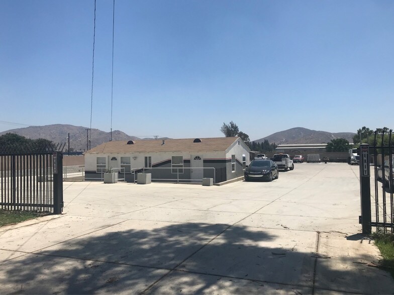 More Photos Of 15059 Slover Ave, Fontana Office For Lease