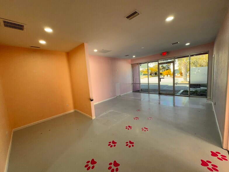 More Photos Of 463 Grant St, Dunedin Restaurant For Lease