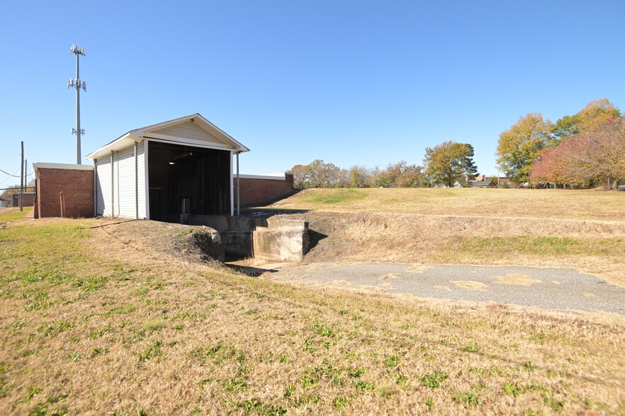 More Photos Of 101 N Yates St, Gastonia Warehouse For Lease
