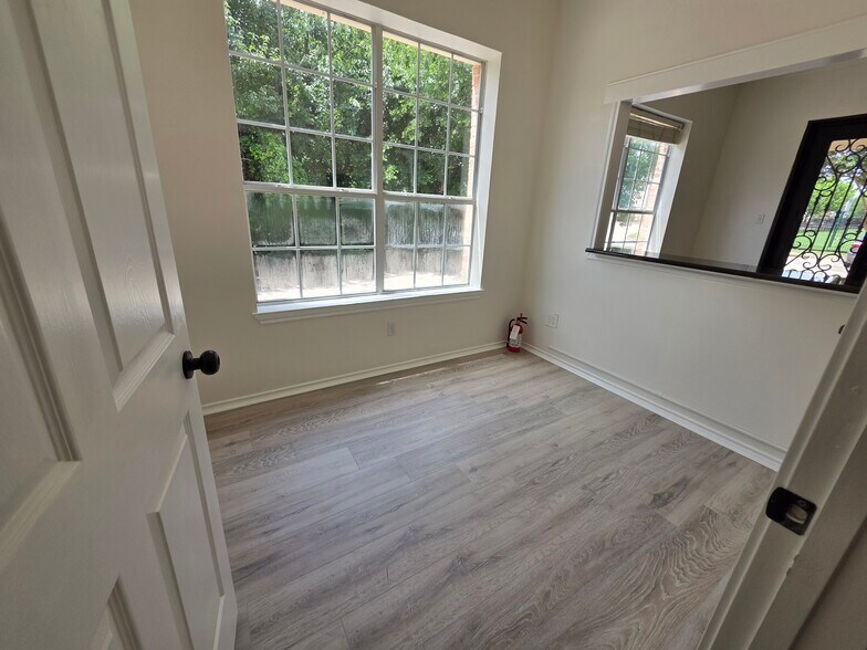More Photos Of 5601-5605 Virginia Pky, McKinney Medical For Lease