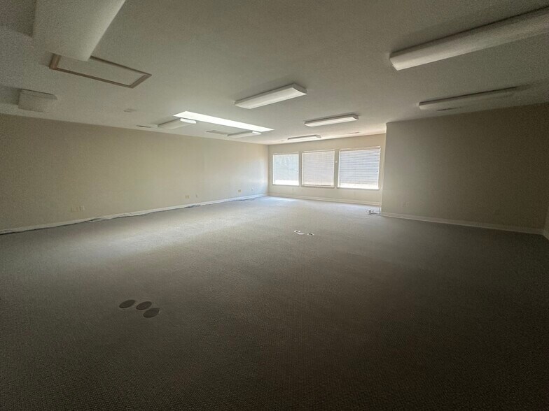 More Photos Of 259 SW 1st Ave, Canby Office For Lease