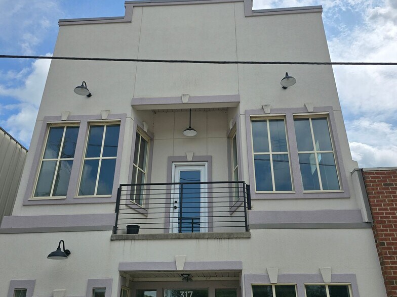 More Photos Of 317 S Steele St, Sanford Storefront For Lease