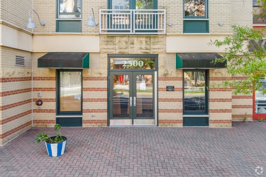 More Photos Of 2300 N Pershing Dr, Arlington Medical For Sale