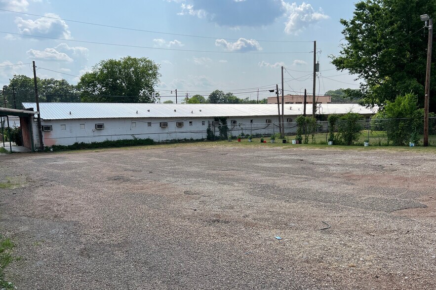 More Photos Of 819 W 7th St, Texarkana Hotel For Sale