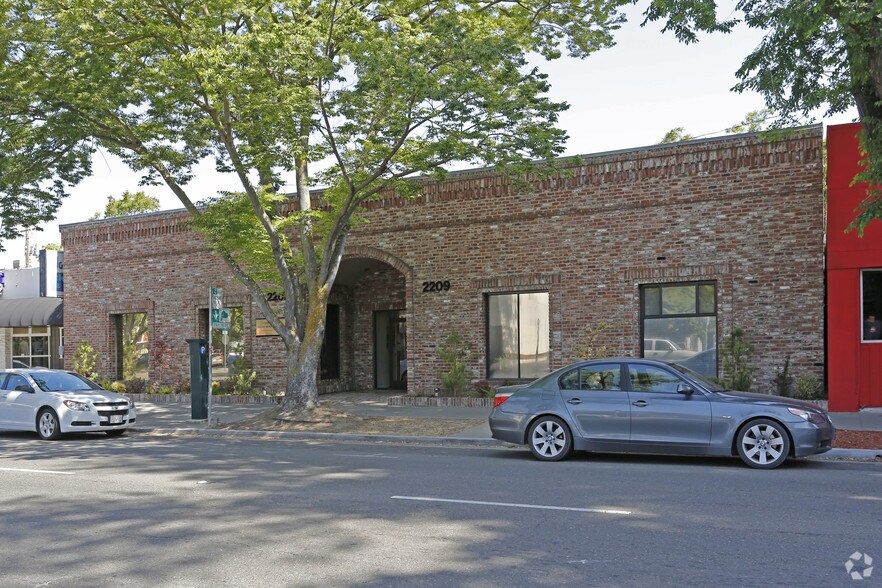 More Photos Of 2207-2209 J St, Sacramento Office For Lease