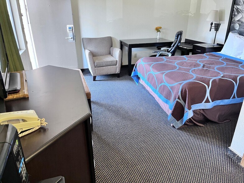 More Photos Of 30 Gilmore Rd, Red Bluff Hotel For Sale