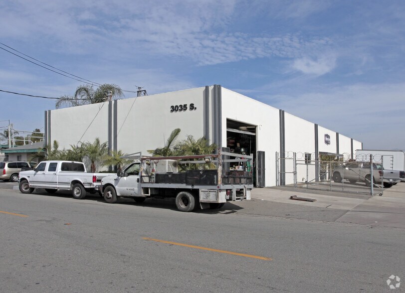 More Photos Of 3035 Halladay St, Santa Ana Warehouse For Lease