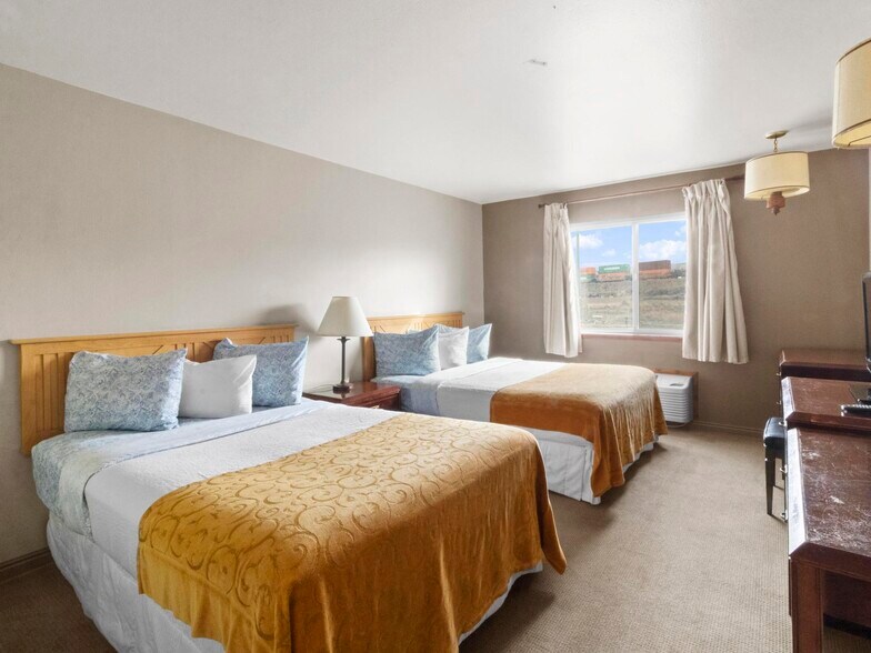 More Photos Of 1806 E Cedar Ave, Rawlins Hotel For Sale