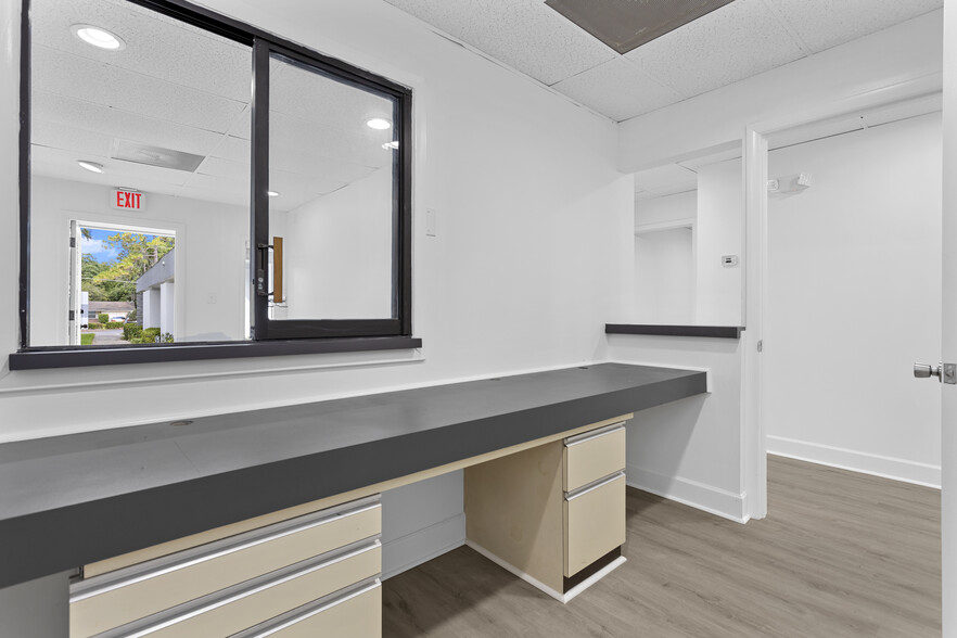 More Photos Of 679-697 Douglas Ave, Altamonte Springs Unknown For Lease