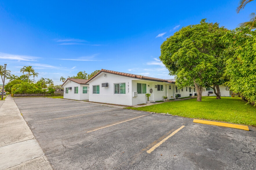 More Photos Of 1927- 1929 Roosevelt st, Hollywood Apartments For Sale