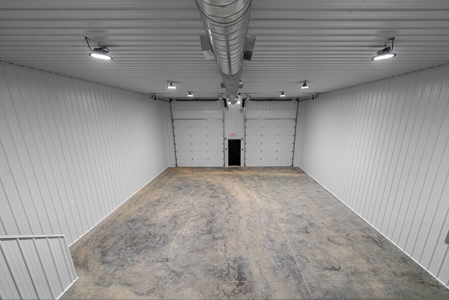 More Photos Of 1400 Dover Rd, Clarksville Showroom For Lease