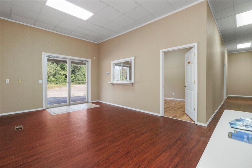More Photos Of 1006 Nettleton Avenue Ave, Thayer Office For Sale
