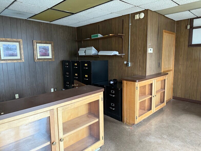 More Photos Of 303 E Parson St, Galion Manufacturing For Sale