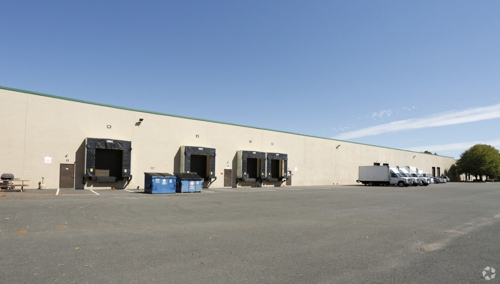 More Photos Of 14 Worlds Fair Dr, Somerset Unknown For Lease