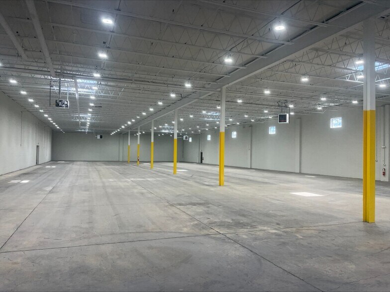 More Photos Of 400 N Midland Ave, Saddle Brook Warehouse For Lease