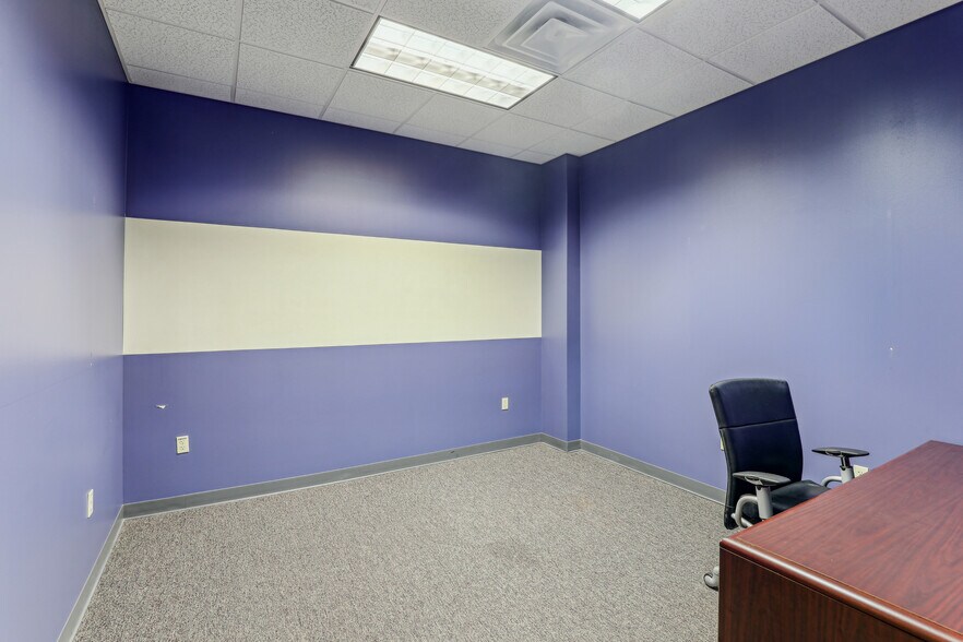 More Photos Of 60 Overbrook Dr, Monroe Flex For Sale