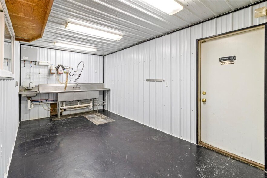 More Photos Of 406 N Main St, Lynn Restaurant For Lease