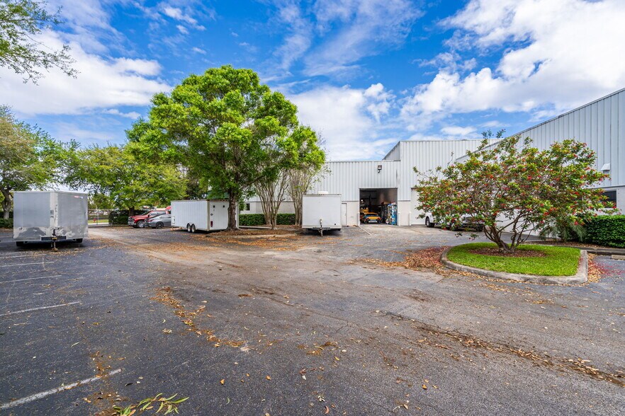 More Photos Of 3709 Interstate Park Rd S, Riviera Beach Light Manufacturing For Sale