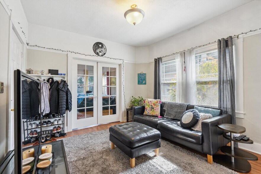 More Photos Of 1019 E 33rd St, Oakland Apartments For Sale