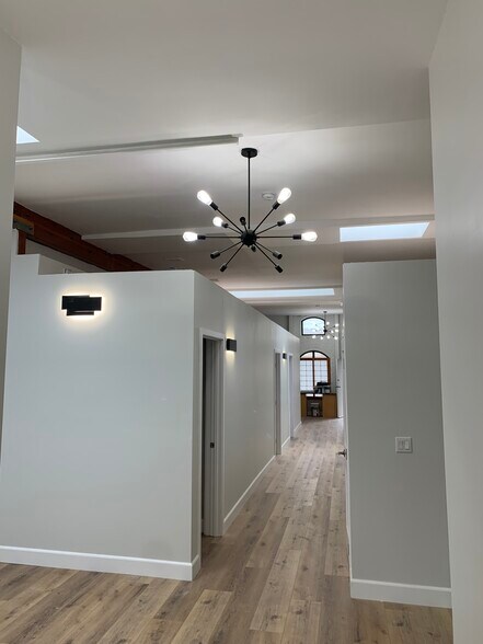 More Photos Of 1409 W 11th St, Los Angeles Storefront Retail Office For Sale