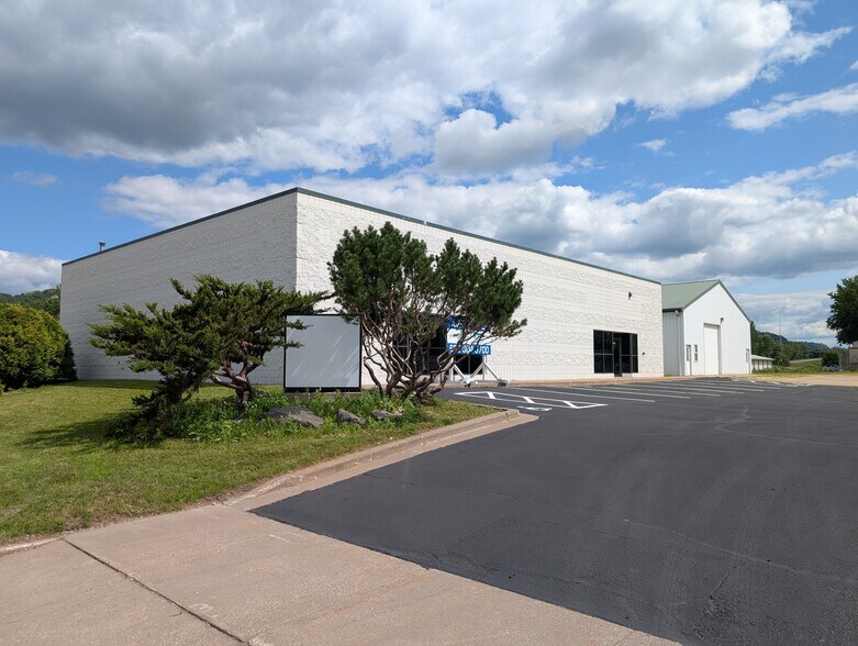 More Photos Of 2320 Cunningham St, La Crosse Warehouse For Sale