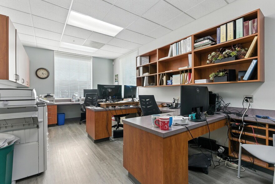 More Photos Of 400 NE Roberts Ave, Gresham Medical For Sale
