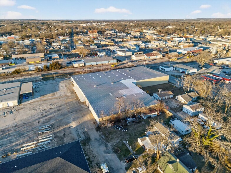 More Photos Of 102 W Front St, Mountain Grove Warehouse For Sale