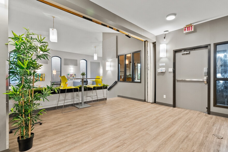 More Photos Of 499 Preston St, Ottawa Religious Facility For Sale