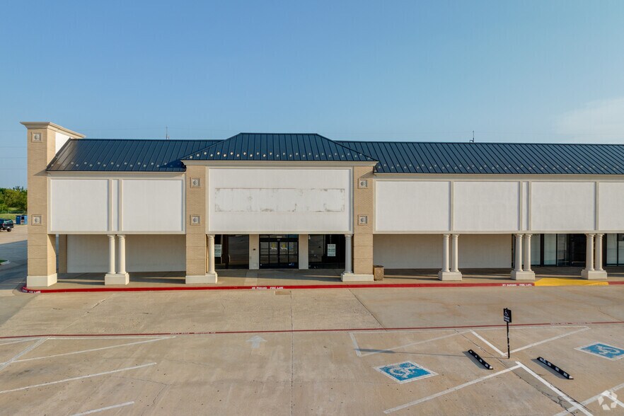 More Photos Of 8255 N Rockwell Ave, Oklahoma City Unknown For Lease