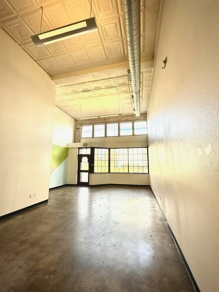 More Photos Of 415 Lake St, Shreveport General Retail For Lease