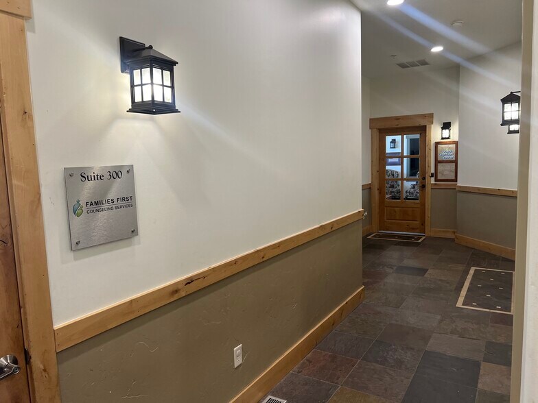 More Photos Of 1268 W South Jordan Pky, South Jordan Medical For Lease