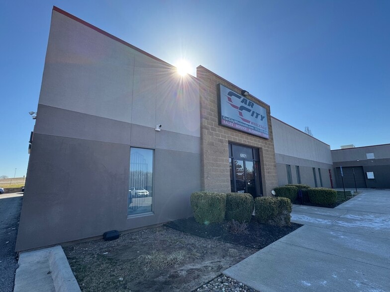 More Photos Of 6801 Hedge Lane Ter, Shawnee Showroom For Sale