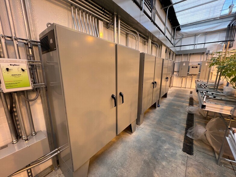 More Photos Of 215 Shrewsbury St, West Boylston Warehouse For Lease