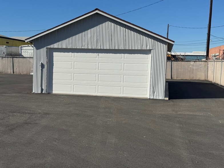 More Photos Of 402 N Sullivan St, Santa Ana Contractor Storage Yard For Lease
