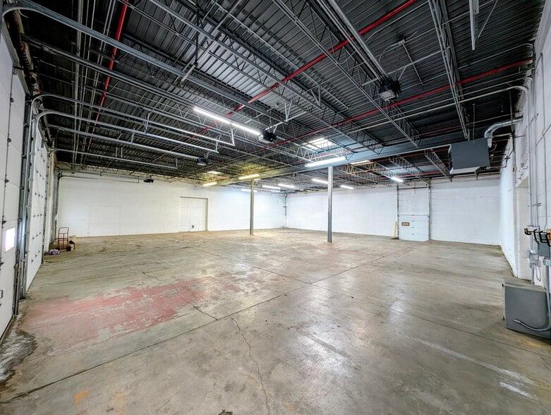 More Photos Of 615 Montgomery St, Saint Paul Self Storage For Lease