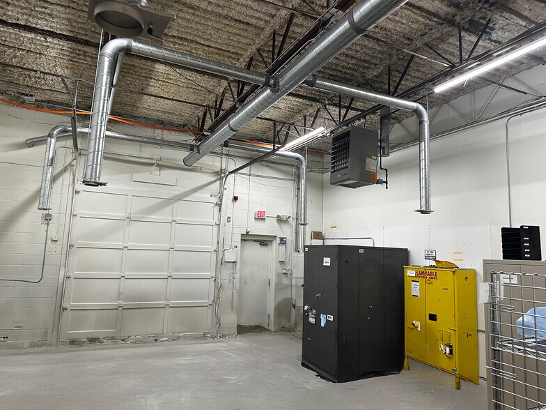 More Photos Of 4 Bud Way, Nashua Flex For Lease