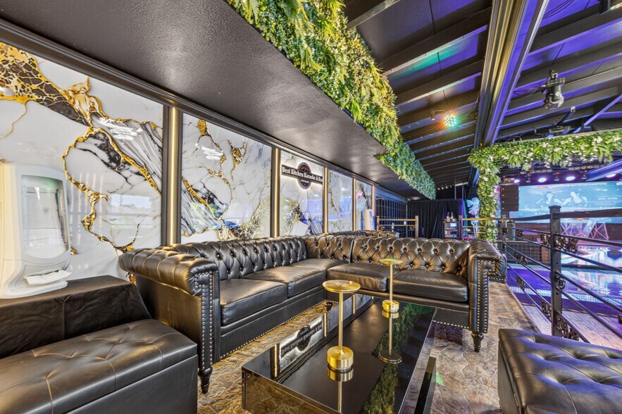 More Photos Of 7121 Governors Cir, Sacramento Restaurant For Sale