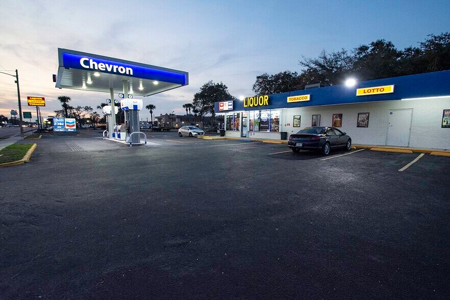 More Photos Of 718 13th St, Saint Cloud Convenience Store For Sale