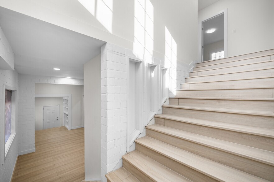 More Photos Of 2823 W 8th St, Los Angeles Office For Lease