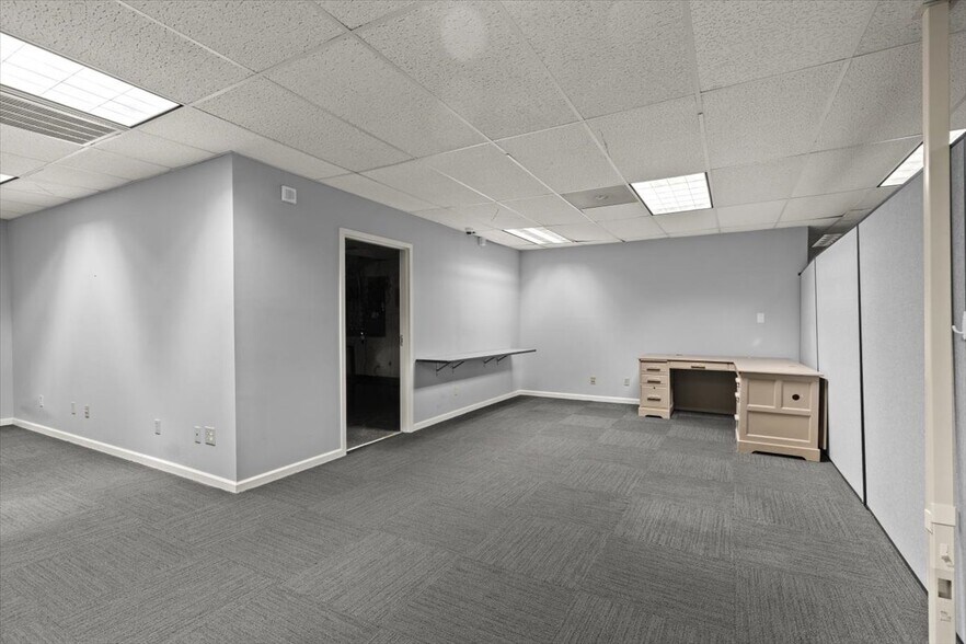More Photos Of 617 Mulberry St, Elizabethtown Office For Sale