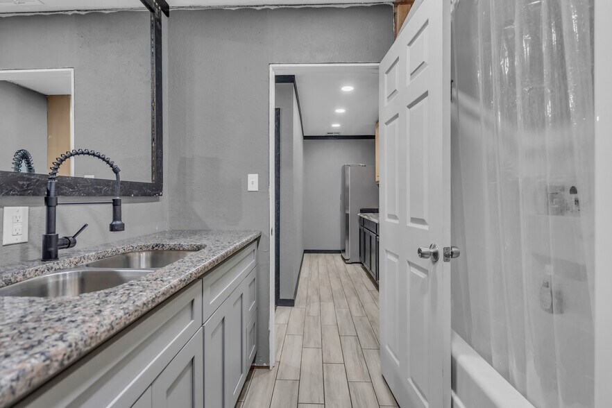 More Photos Of 603 Lake Murray Dr E, Ardmore Flex For Sale