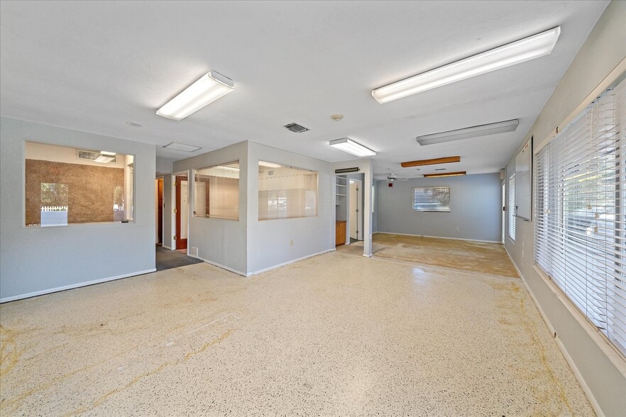 More Photos Of 4242 McIntosh Ln, Sarasota Storefront Retail Office For Sale