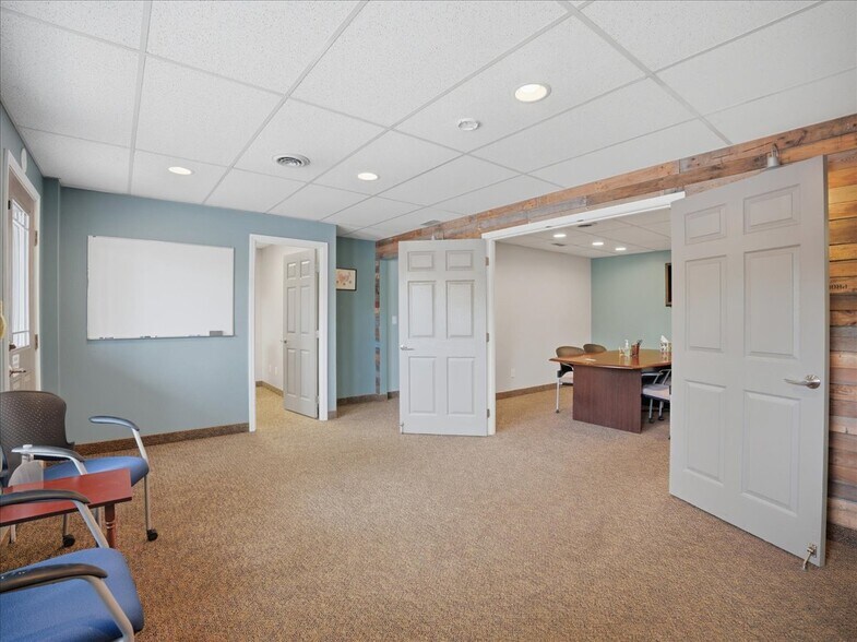 More Photos Of 950-960 Uglow Ave SE, Dallas Medical For Sale