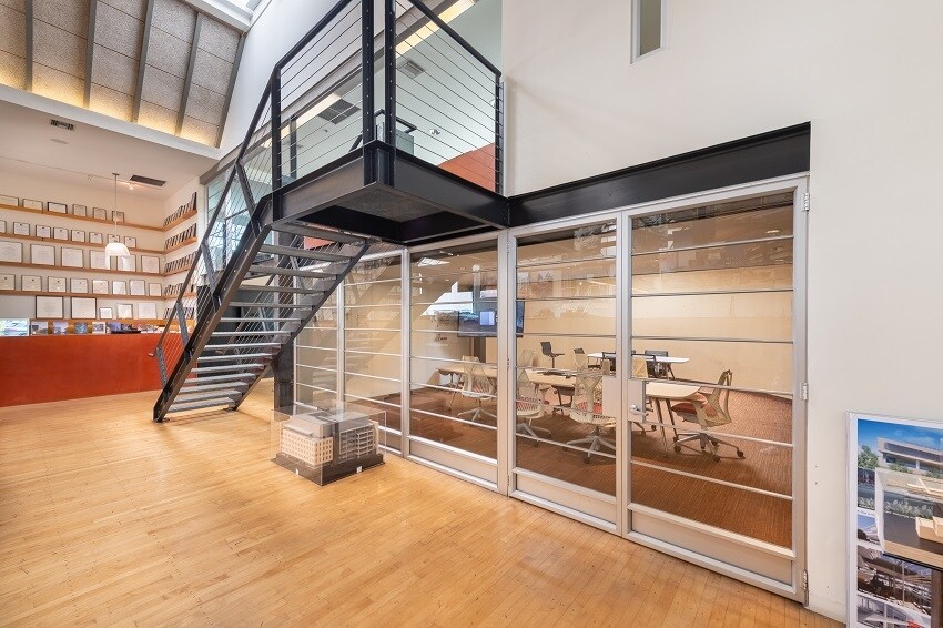 More Photos Of 10865 Washington Blvd, Culver City Loft Creative Space For Lease