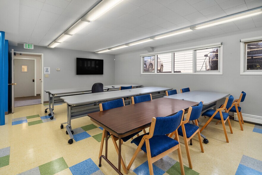 More Photos Of 2300 W Commodore Way, Seattle Office Residential For Sale